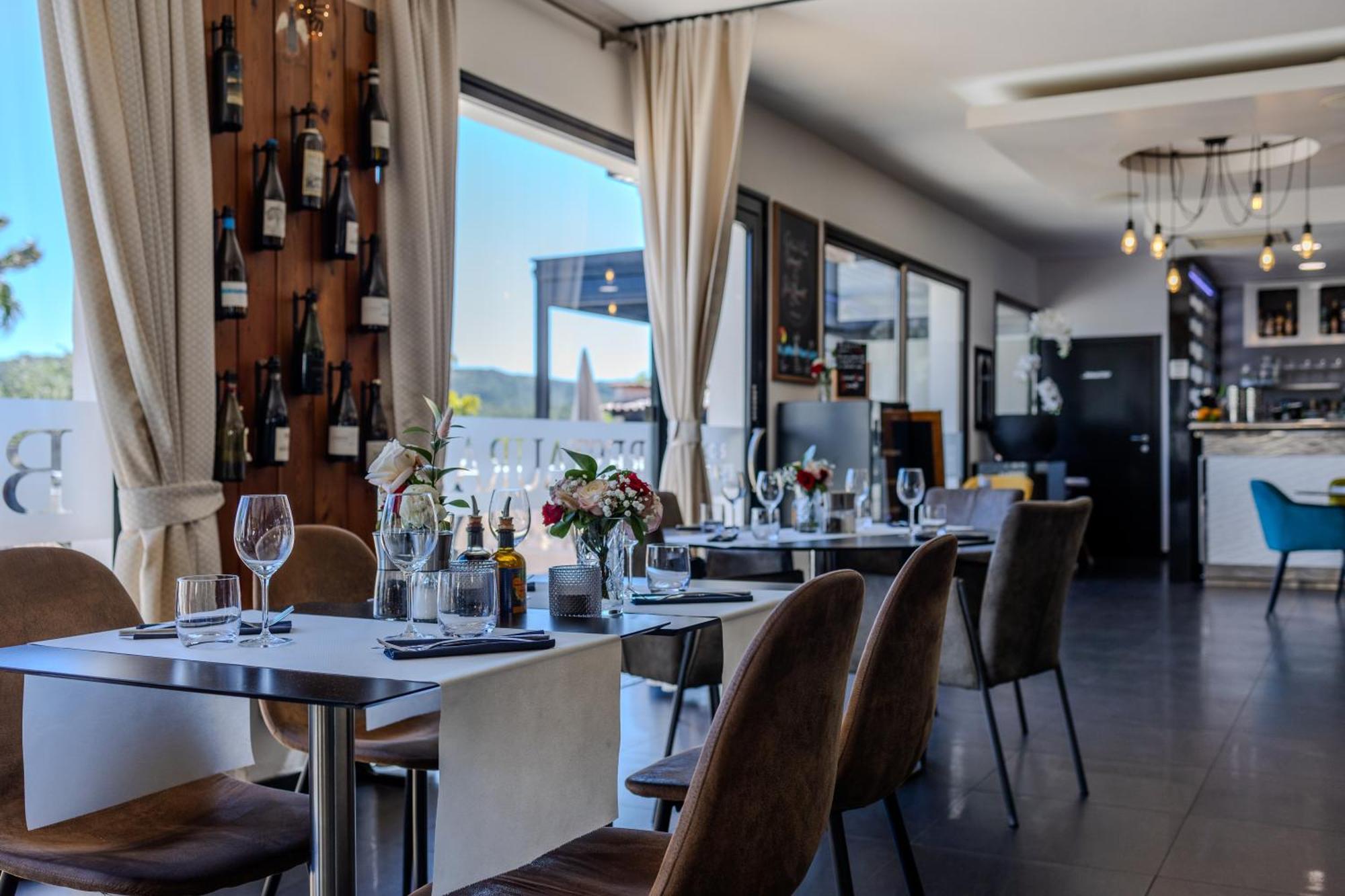 Hotel & Restaurant Perla Riviera Villeneuve-Loubet Exterior foto