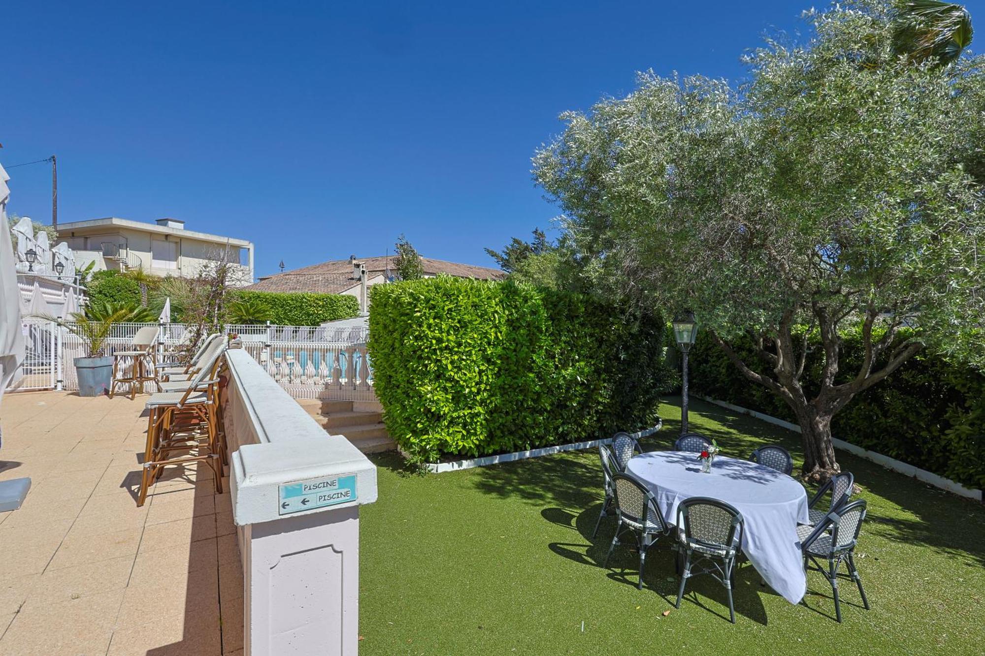 Hotel & Restaurant Perla Riviera Villeneuve-Loubet Exterior foto